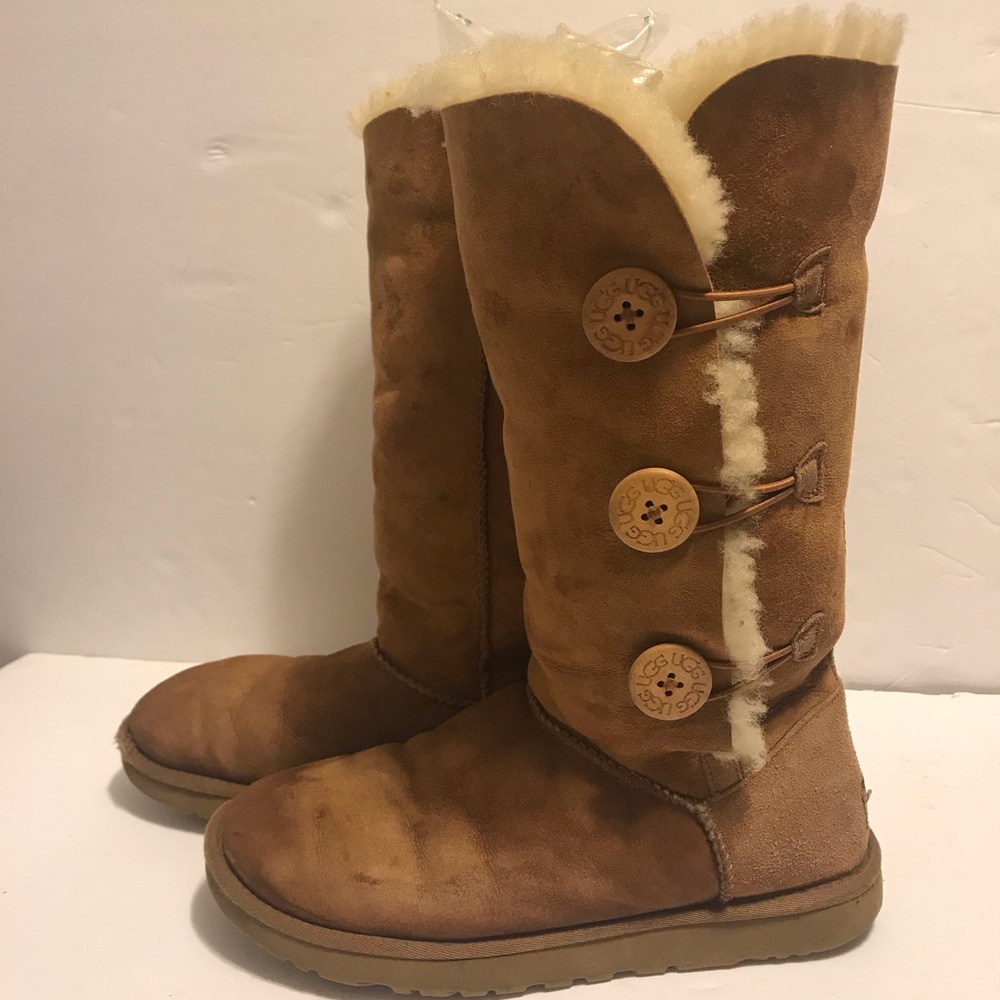 Ugg - Picture 2 of 5